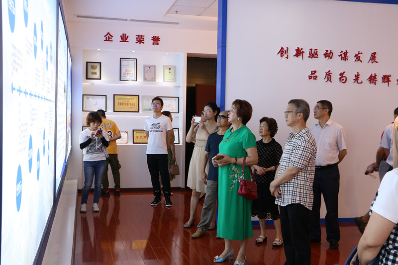 什邡民盟支部代表一行蒞臨鑫桂湖節能科技參觀考察并指導工作